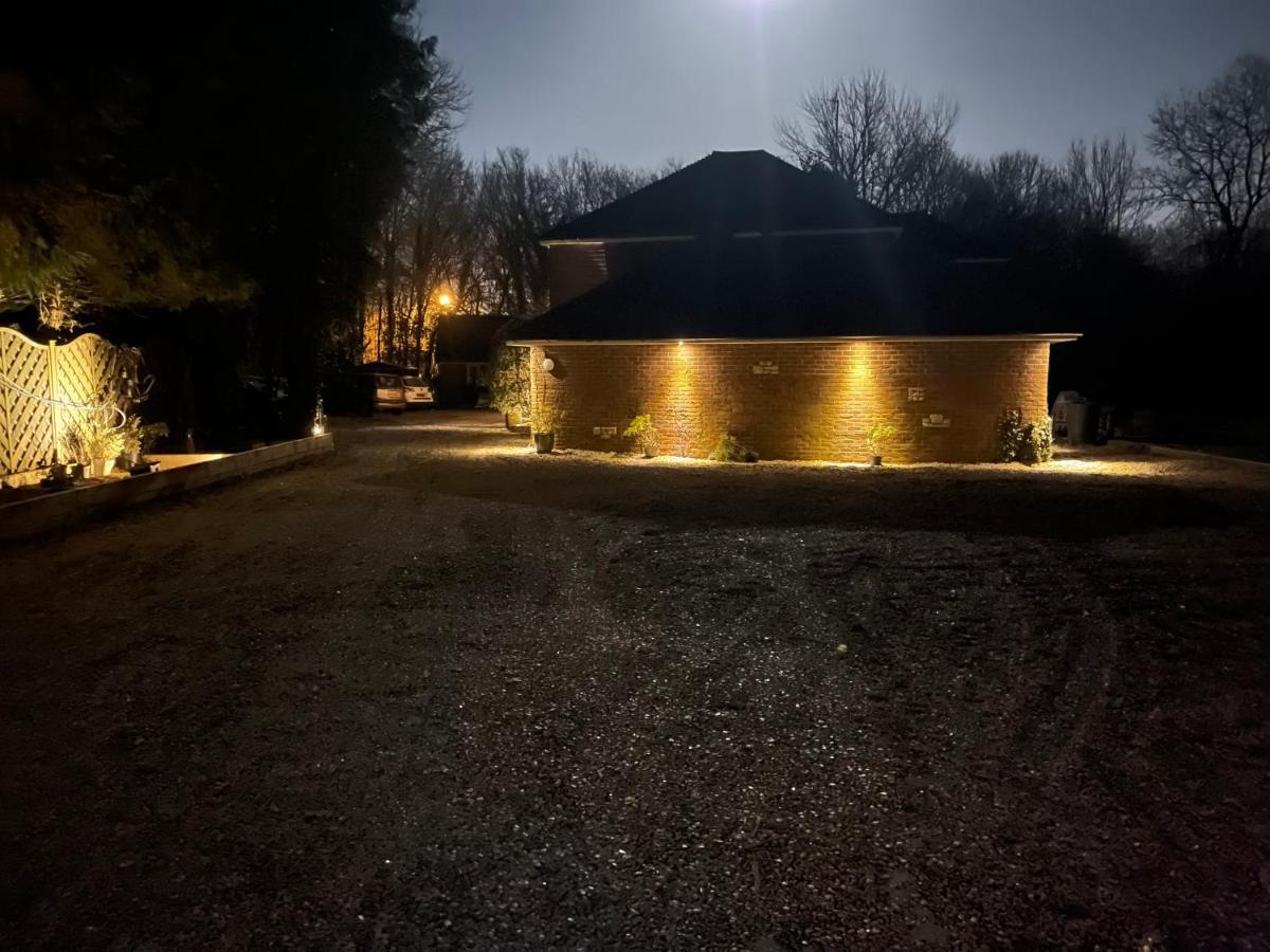 Da Vinci Guest House & Guest Parking, A Real Gem Crawley  Dış mekan fotoğraf