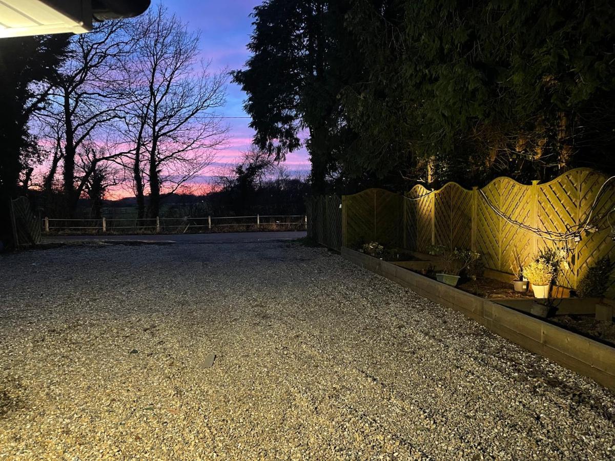 Da Vinci Guest House & Guest Parking, A Real Gem Crawley  Dış mekan fotoğraf