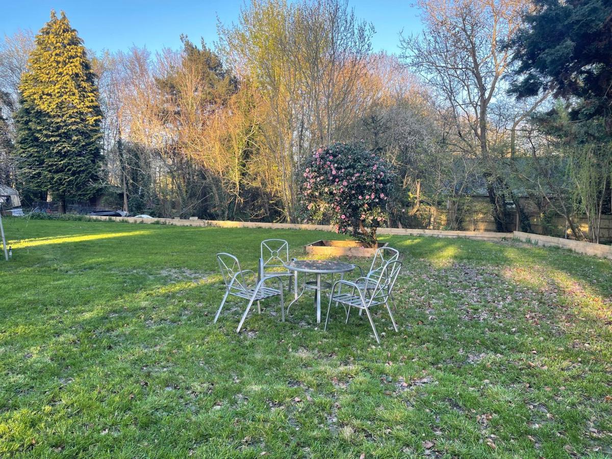 Da Vinci Guest House & Guest Parking, A Real Gem Crawley  Dış mekan fotoğraf