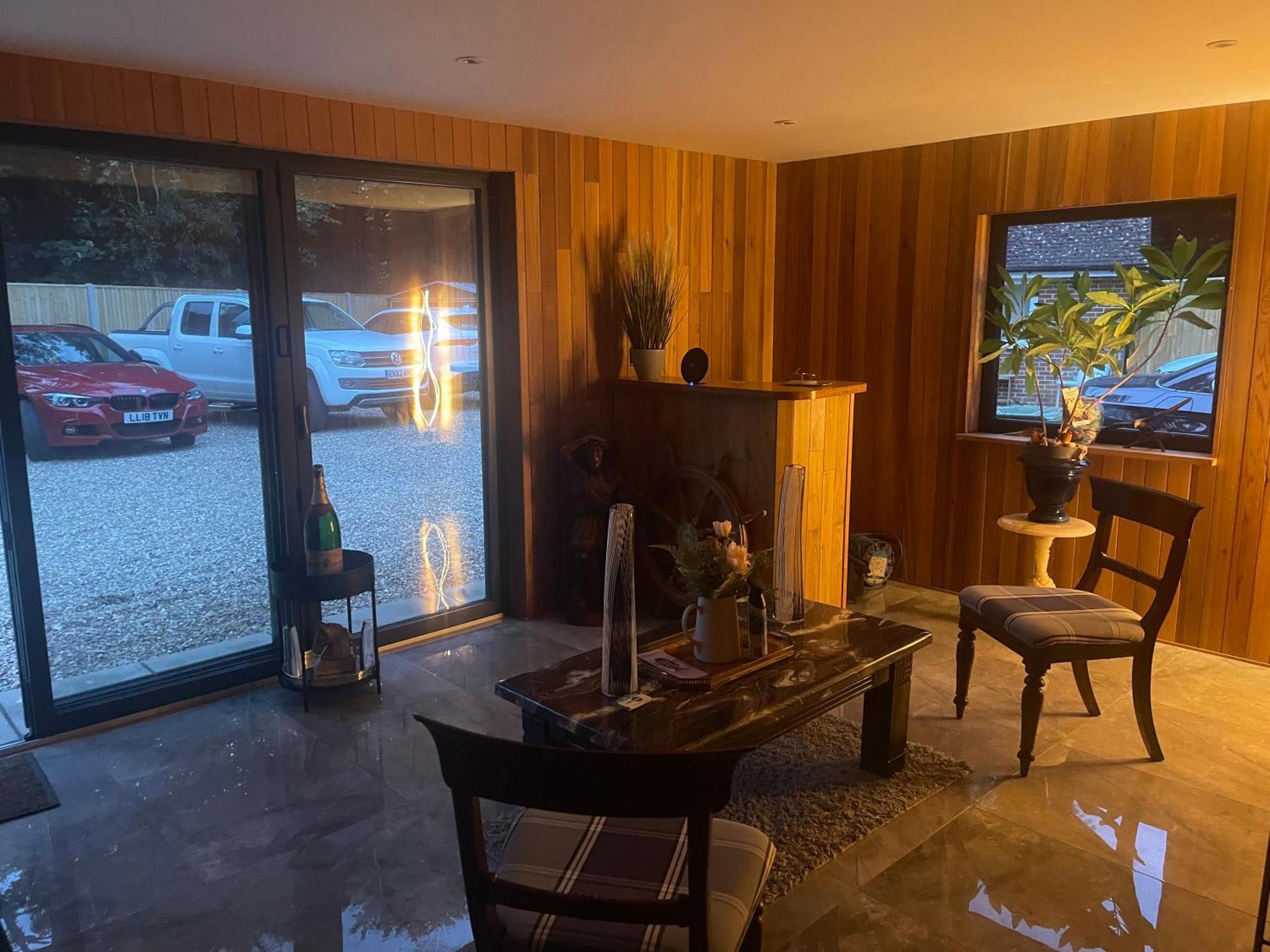 Da Vinci Guest House & Guest Parking, A Real Gem Crawley  Dış mekan fotoğraf