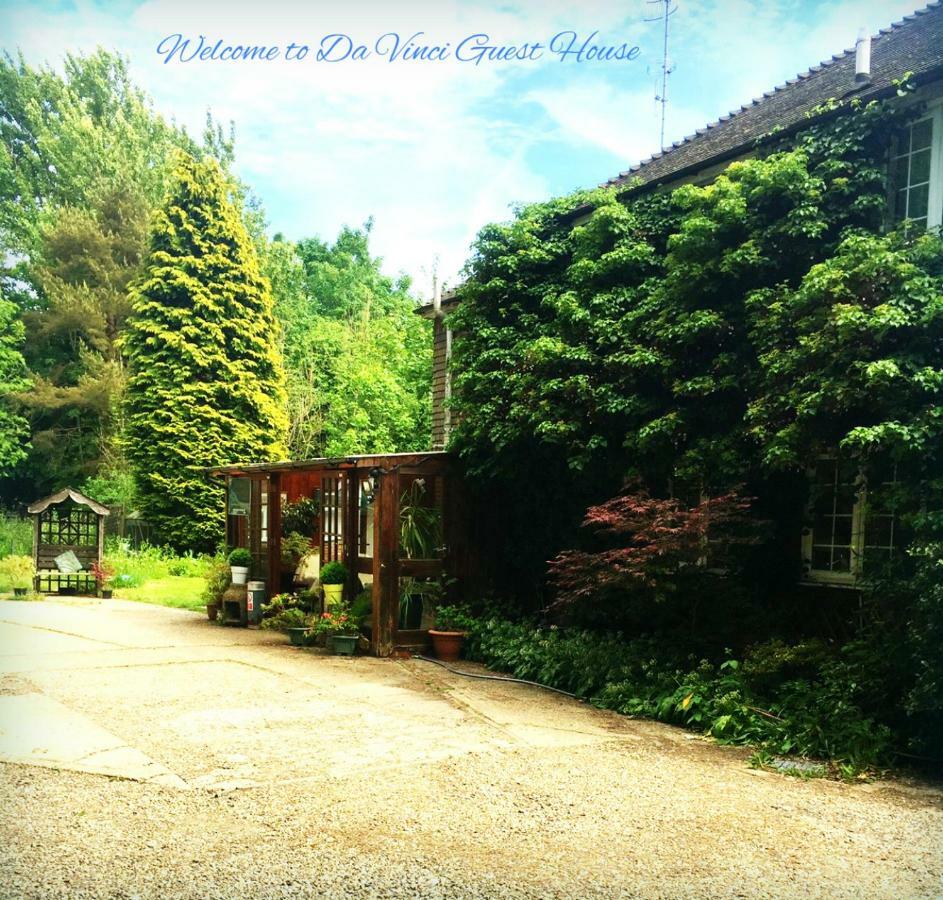 Da Vinci Guest House & Guest Parking, A Real Gem Crawley  Dış mekan fotoğraf