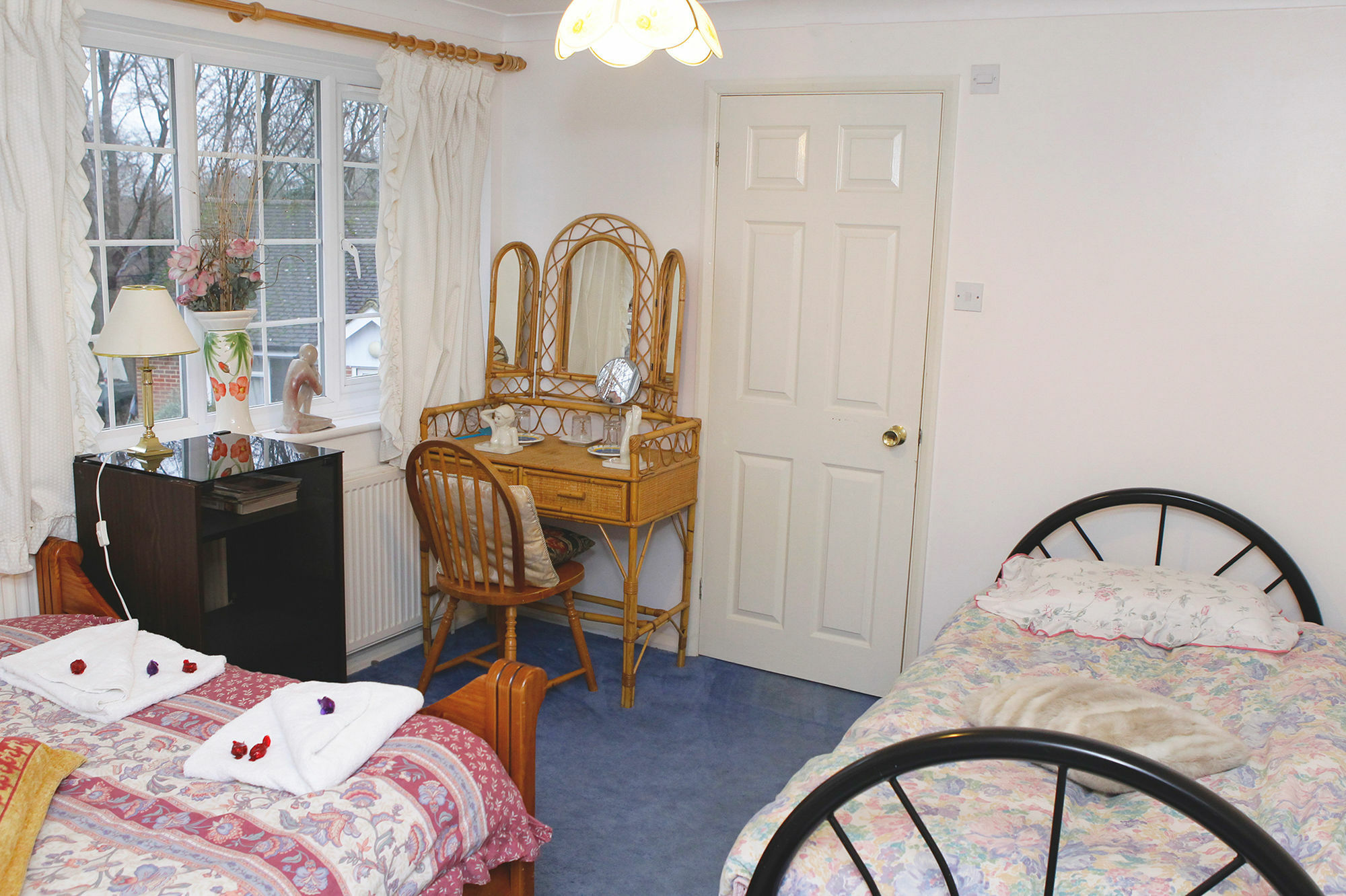 Da Vinci Guest House & Guest Parking, A Real Gem Crawley  Dış mekan fotoğraf